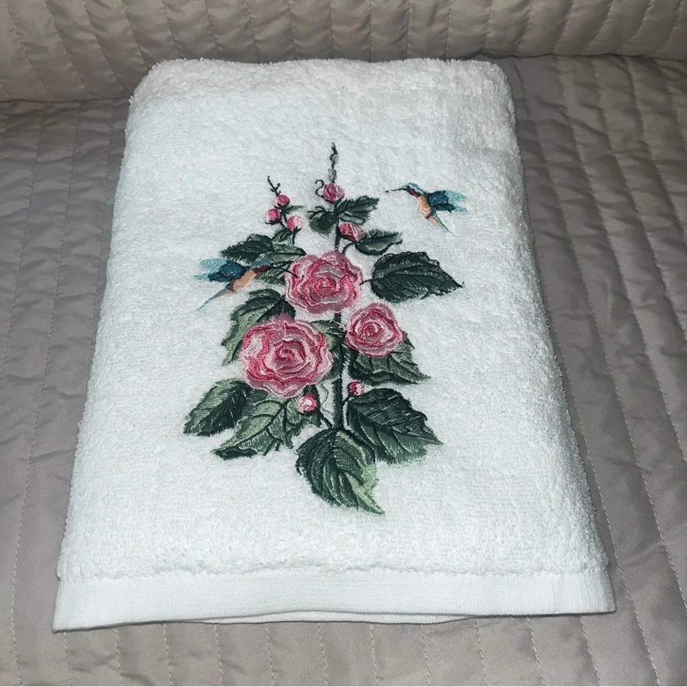 VTG Bath towel embroidered Hummingbirds Pink Roses Kathy Hatch Art ~ Taiwan NWT